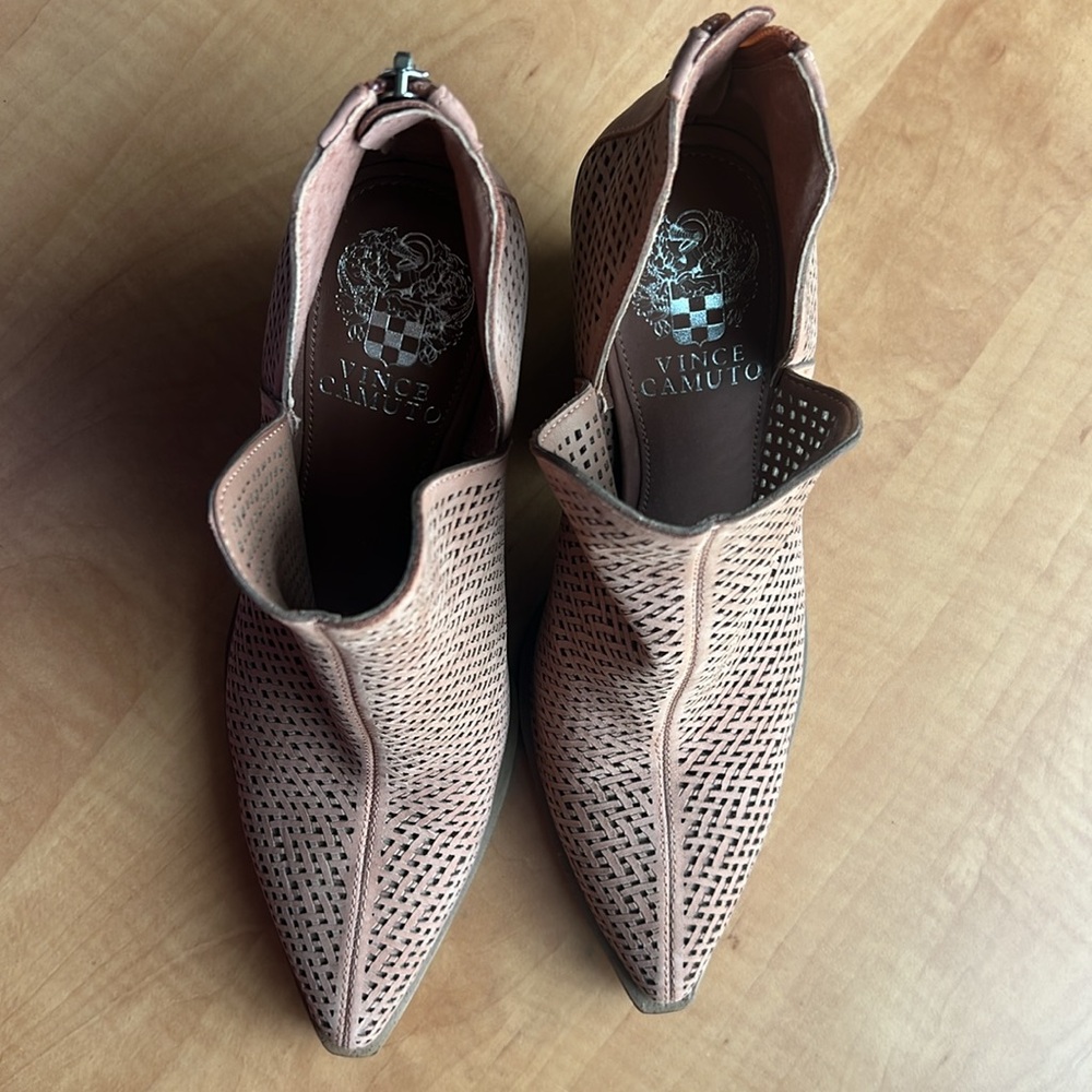 Vince Camuto || "Gibbela" Woven Pointed Toe Bootie - Picture 5 of 7